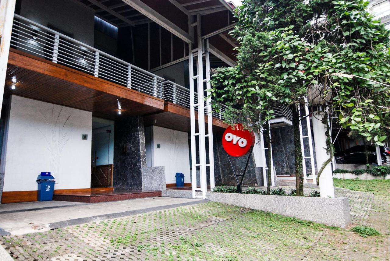 Oyo 229 Hi Quality Hotel Бандунг Екстериор снимка