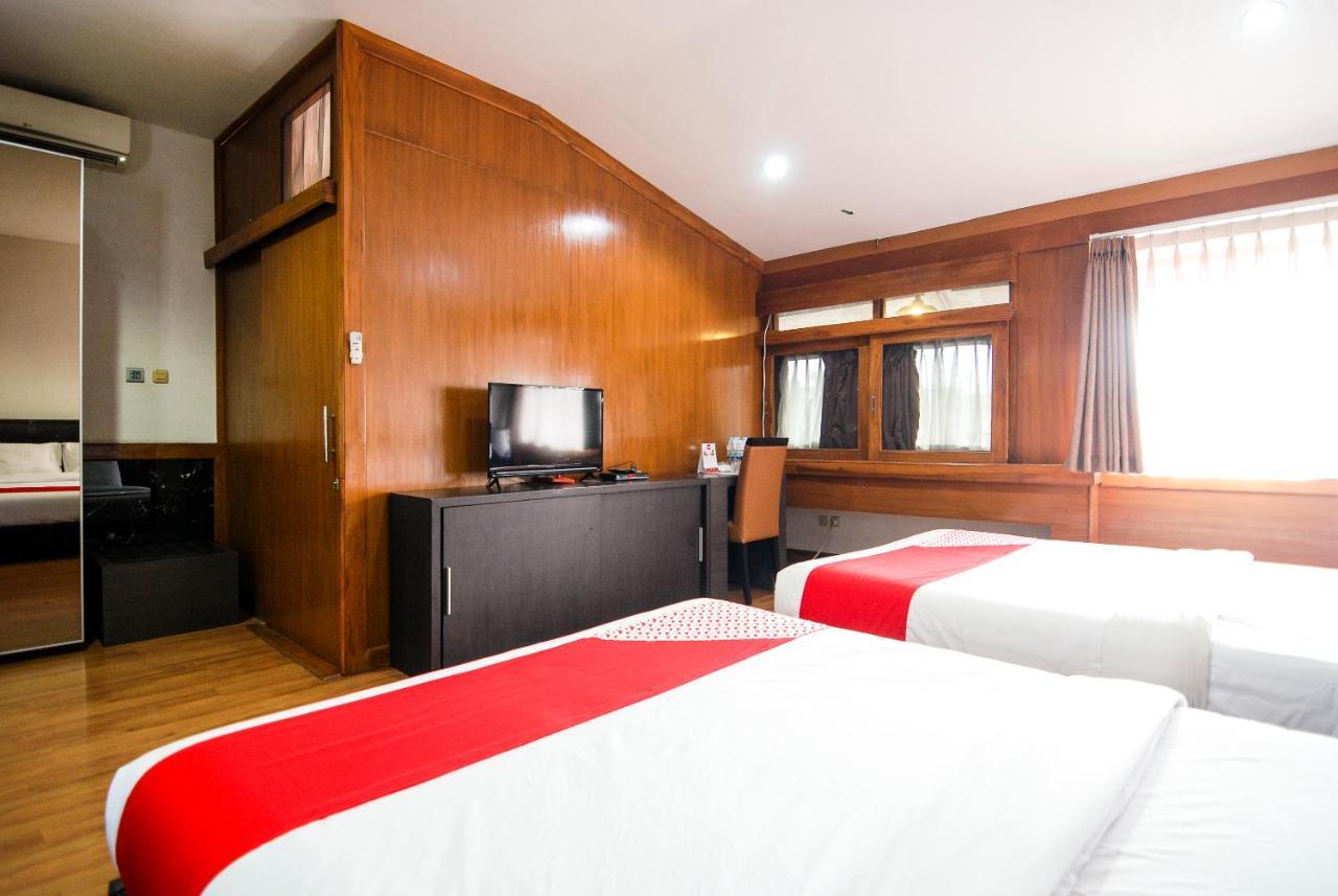 Oyo 229 Hi Quality Hotel Бандунг Екстериор снимка
