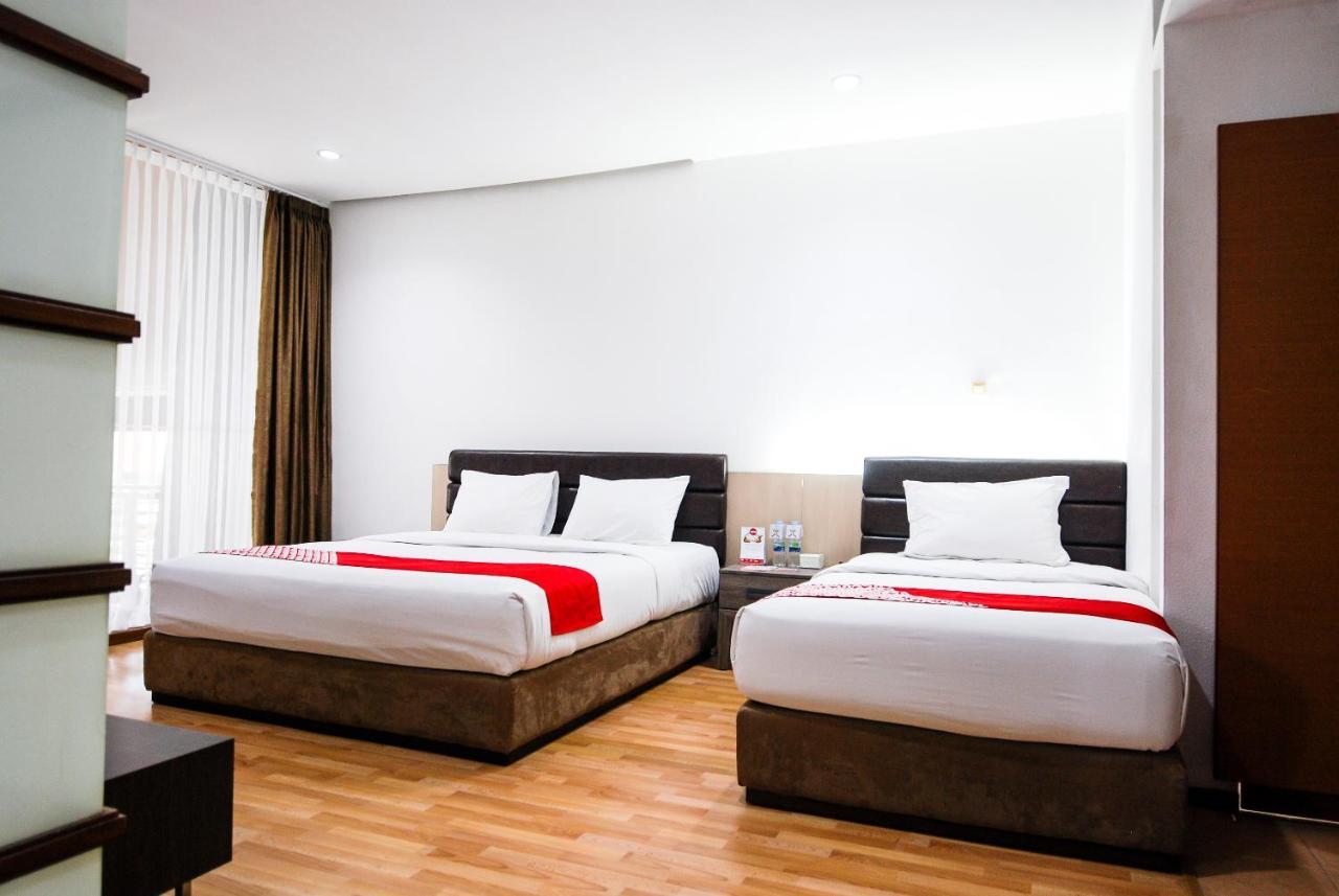 Oyo 229 Hi Quality Hotel Бандунг Екстериор снимка