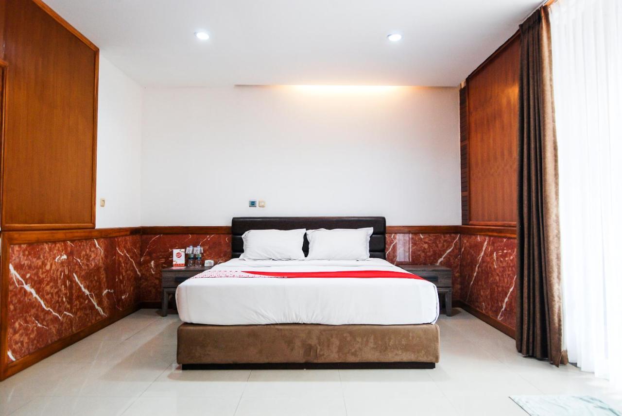 Oyo 229 Hi Quality Hotel Бандунг Екстериор снимка