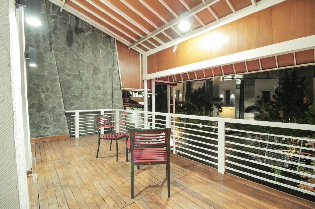 Oyo 229 Hi Quality Hotel Бандунг Екстериор снимка