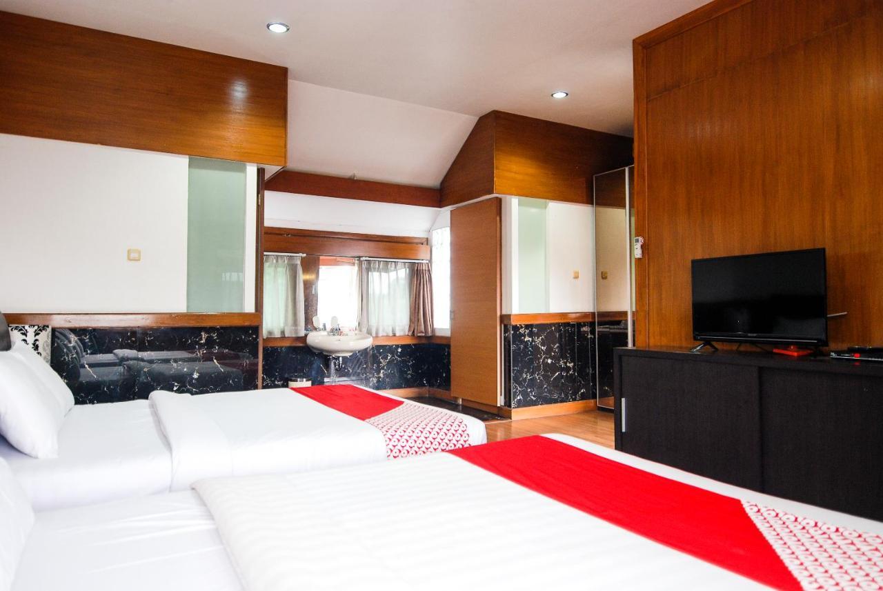 Oyo 229 Hi Quality Hotel Бандунг Екстериор снимка
