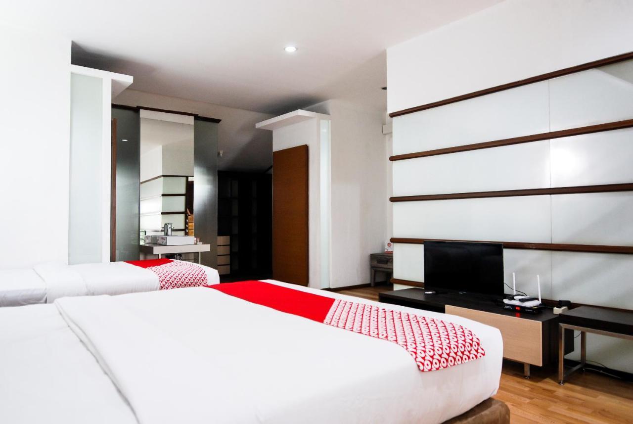 Oyo 229 Hi Quality Hotel Бандунг Екстериор снимка