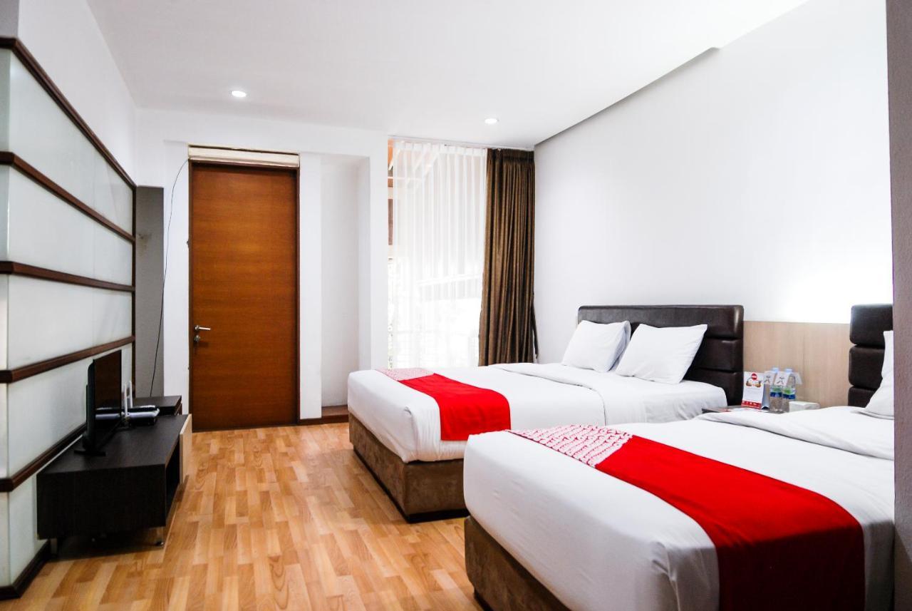 Oyo 229 Hi Quality Hotel Бандунг Екстериор снимка