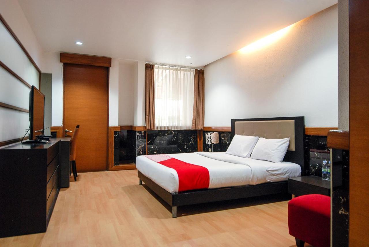 Oyo 229 Hi Quality Hotel Бандунг Екстериор снимка