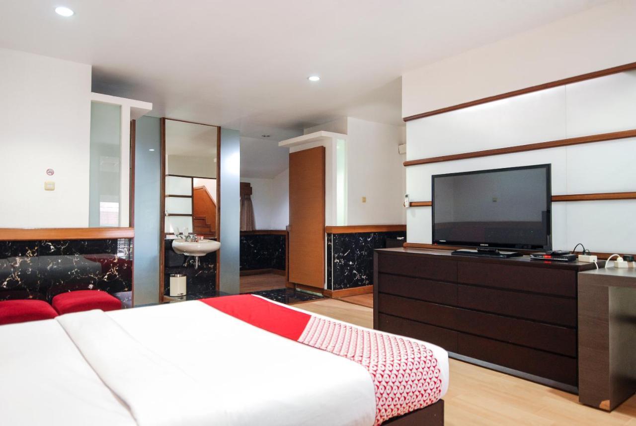 Oyo 229 Hi Quality Hotel Бандунг Екстериор снимка