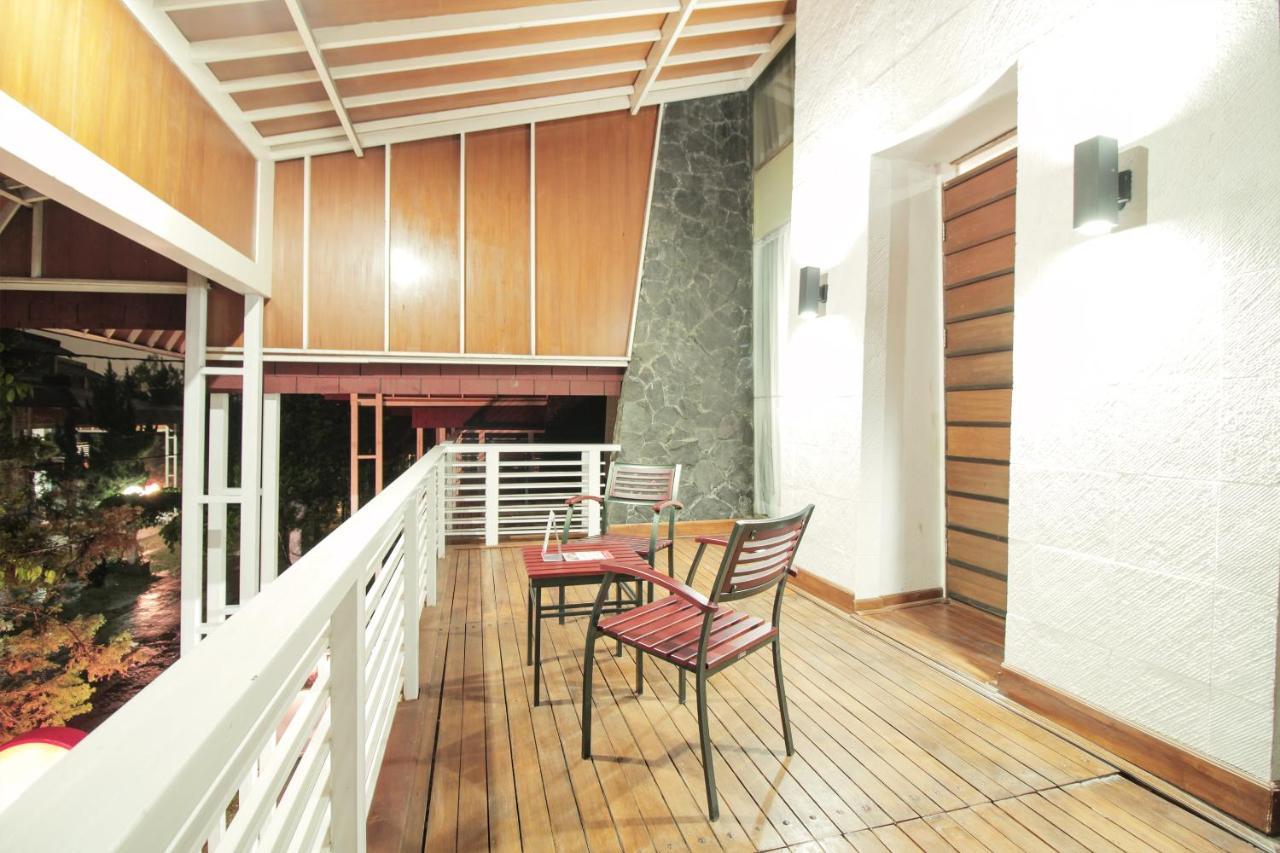 Oyo 229 Hi Quality Hotel Бандунг Екстериор снимка