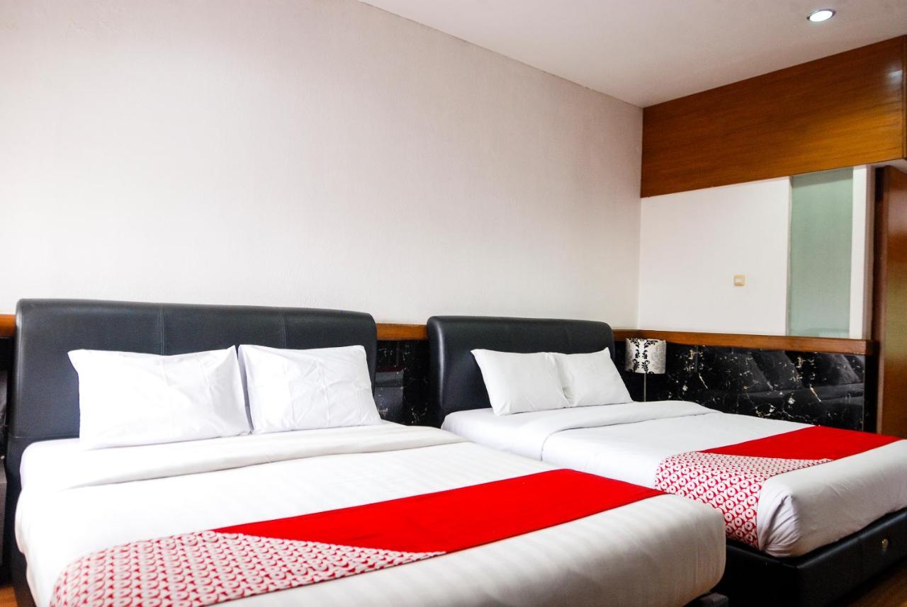 Oyo 229 Hi Quality Hotel Бандунг Екстериор снимка