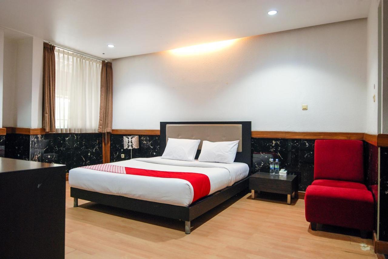 Oyo 229 Hi Quality Hotel Бандунг Екстериор снимка