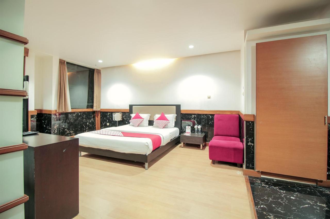 Oyo 229 Hi Quality Hotel Бандунг Екстериор снимка