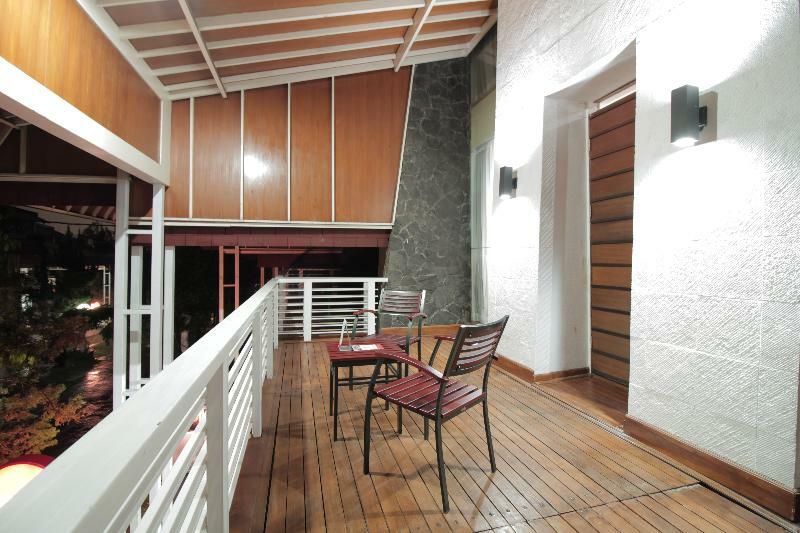 Oyo 229 Hi Quality Hotel Бандунг Екстериор снимка