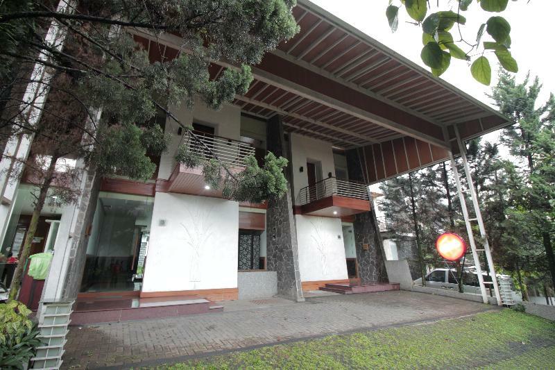Oyo 229 Hi Quality Hotel Бандунг Екстериор снимка