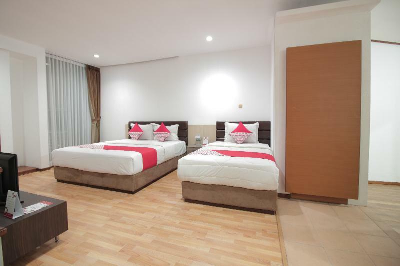 Oyo 229 Hi Quality Hotel Бандунг Екстериор снимка