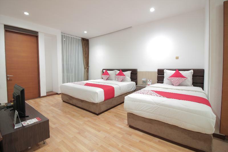 Oyo 229 Hi Quality Hotel Бандунг Екстериор снимка