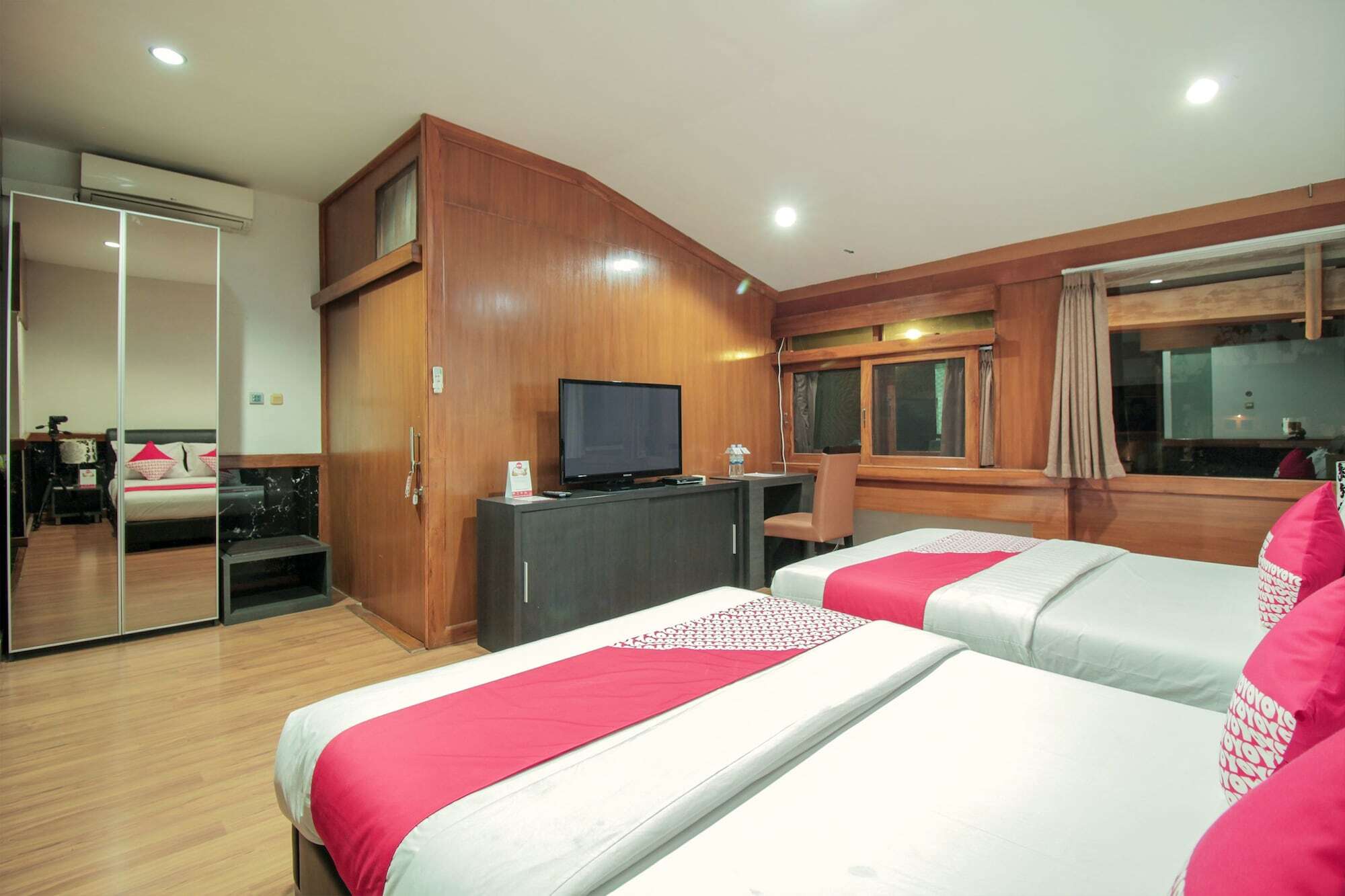 Oyo 229 Hi Quality Hotel Бандунг Екстериор снимка