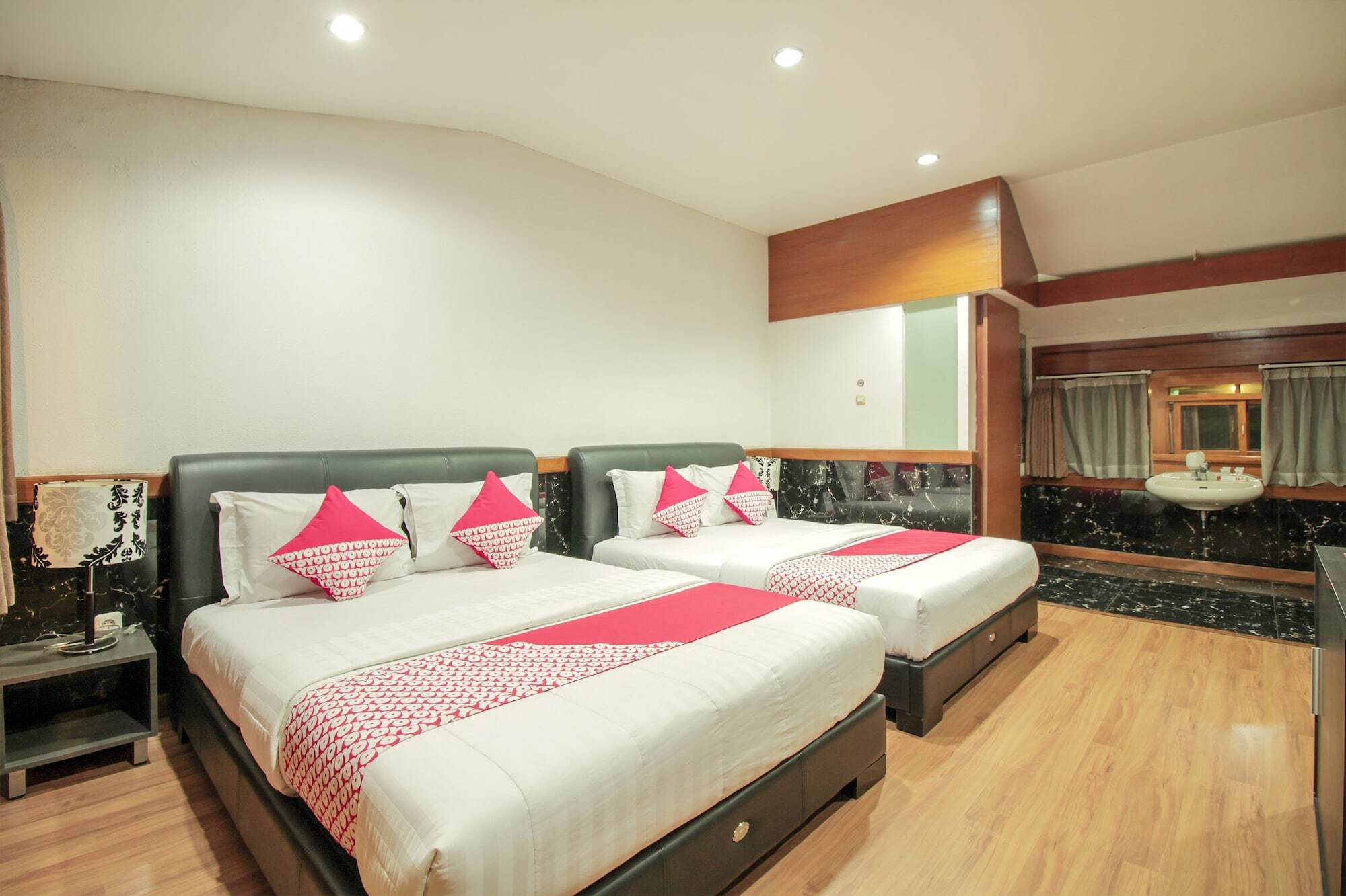 Oyo 229 Hi Quality Hotel Бандунг Екстериор снимка