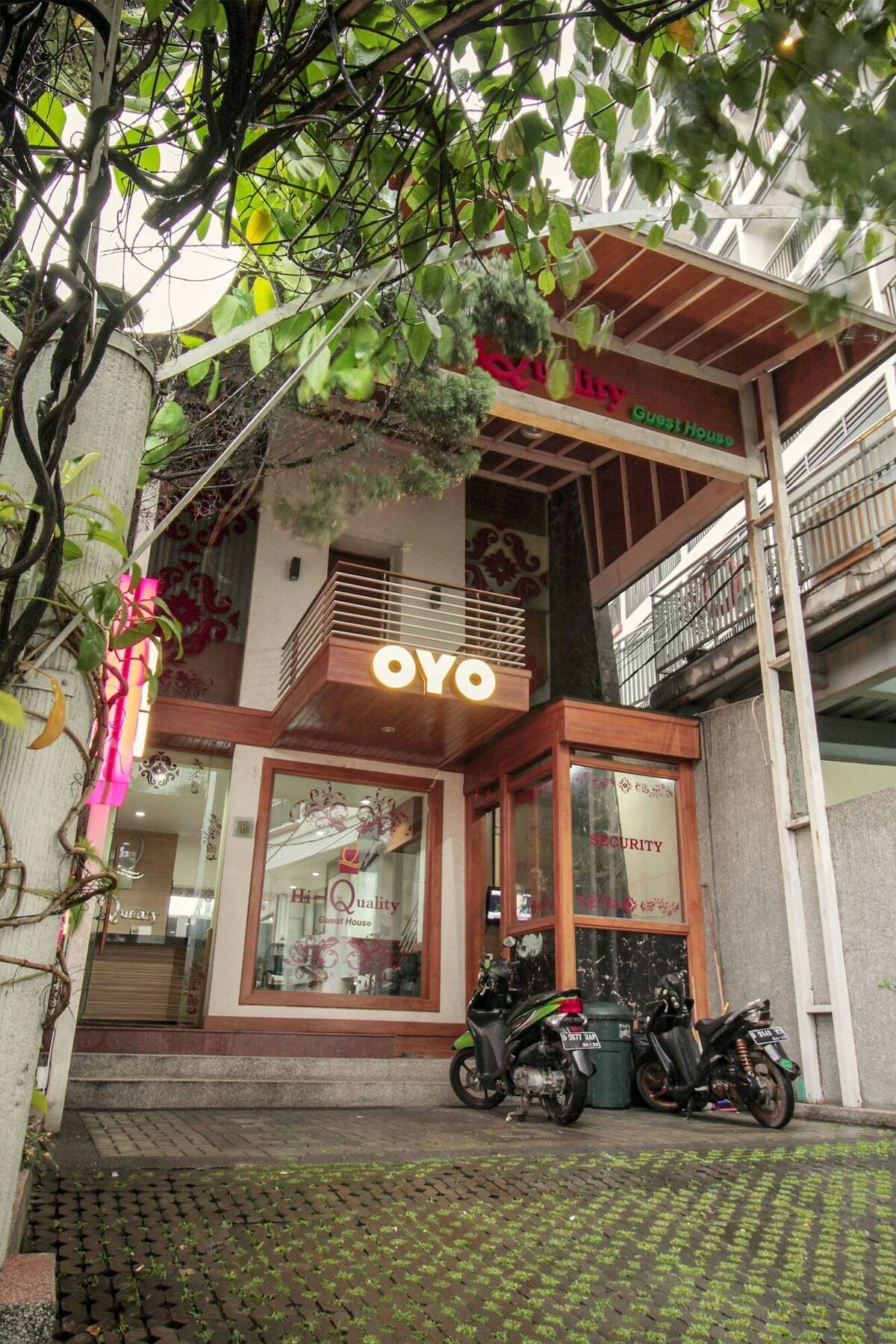 Oyo 229 Hi Quality Hotel Бандунг Екстериор снимка