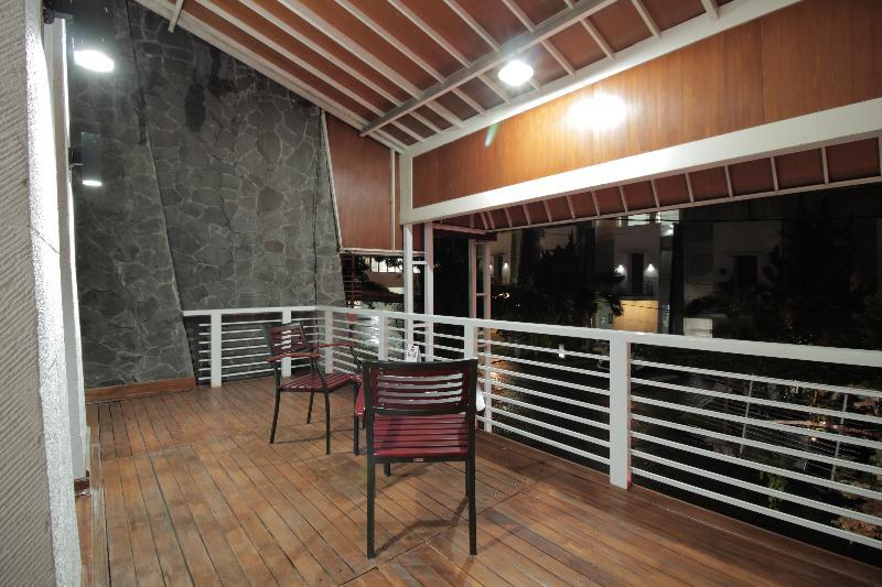 Oyo 229 Hi Quality Hotel Бандунг Екстериор снимка